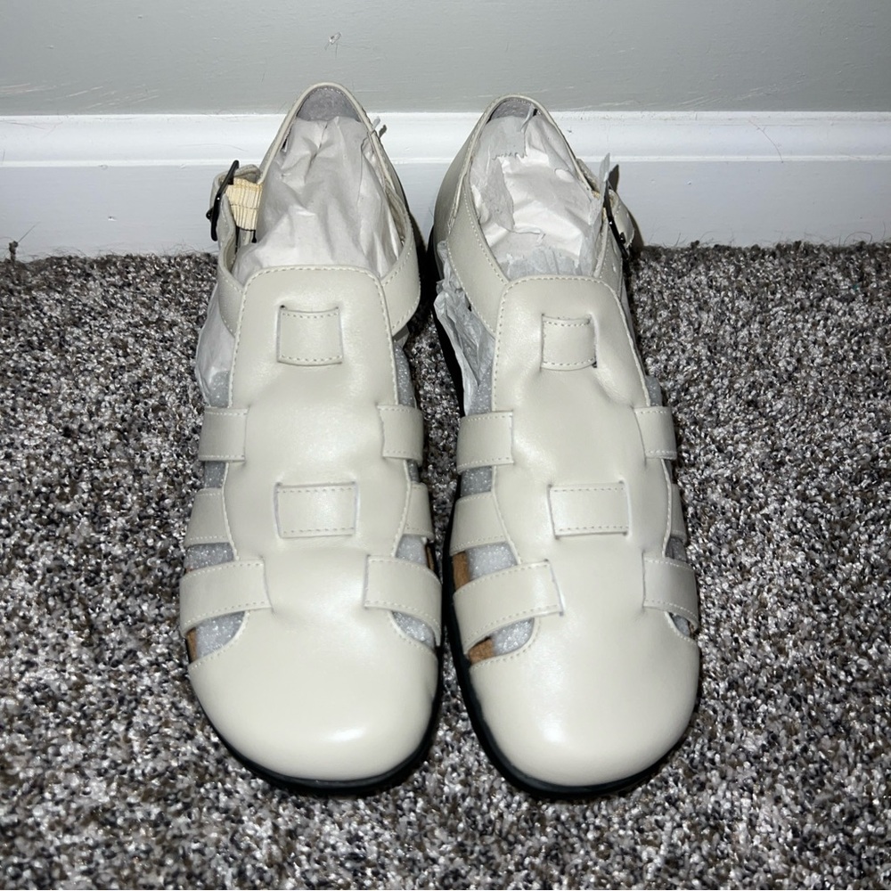 Women’s Walking Cradles Sandals size 8.5